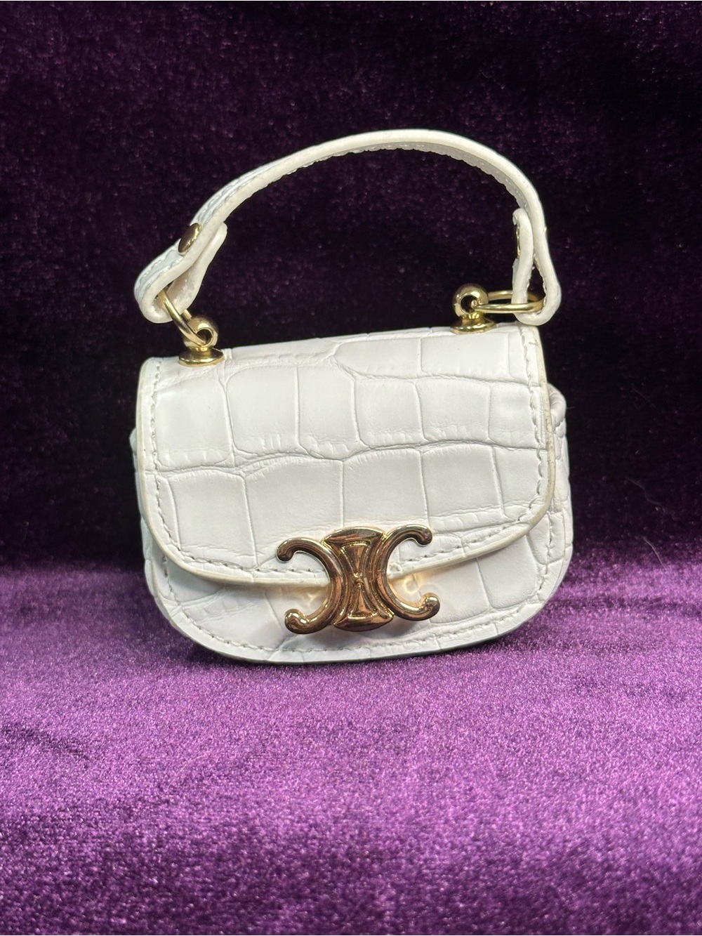 mini croc-embossed bag charm, gold hardware 🐥